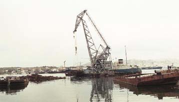 Πυρκαγιά σε δεξαμενόπλοιο με ένα νεκρό στη Σαλαμίνα