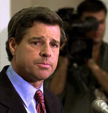 Καταπολέμηση της τρομοκρατίας με πωλήσεις αμερικανικών όπλων στην Ελλάδα συνδέει ο Μπρέμερ