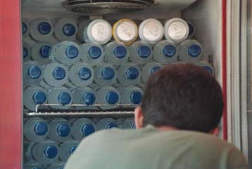 Αποσύρονται από την αγορά άλλα τέσσερα επικίνδυνα εμφιαλωμένα νερά