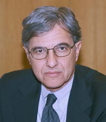 Ρύθμιση για το συνταξιοδοτικό δικαίωμα των διαζευγμένων γυναικών εξετάζει το υπουργείο Εργασίας