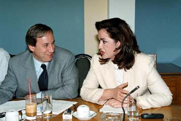 Τα εν οίκω μη εν δήμω συστήνει ο Καραμανλής στους βουλευτές της ΝΔ