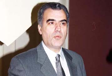 Δεν συγκυβερνούμε με την Εκκλησία, δηλώνει ο Ρέππας