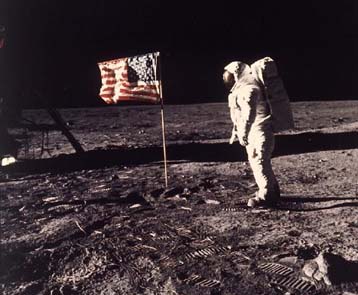 Λάμψεις φωτός από τη Σελήνη προβληματίζουν τους επιστήμονες