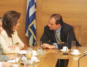 Ενοχλημένη από τις επικρίσεις στο συνέδριο της ΝΔ η Ν.Μπακογιάννη