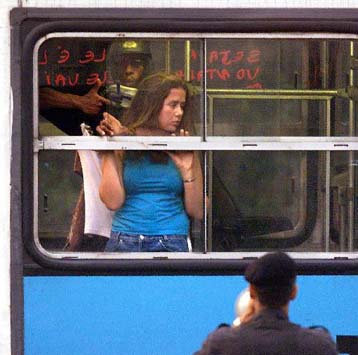 Κατάληψη λεωφορείου στη Βραζιλία με νεκρούς τον κακοποιό και μία όμηρο