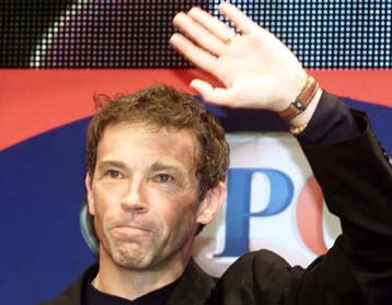 Να αφαιρεθούν οι σβάστικες από το κτίριο του Κοινοβουλίου της Καρινθίας, πρότεινε ο Χάιντερ