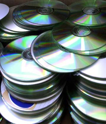 Σεσημασμένοι κακοποιοί κρύβονται πίσω από τα CD-ROM με τα προσωπικά δεδομένα