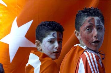 Πρόστιμο δύο εκ. δρχ. στην τουρκική ομοσπονδία από την UEFA