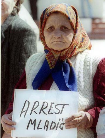 Στο Βελιγράδι βρίσκεται ο Μλάντιτς, σύμφωνα με την εφημερίδα The Guardian