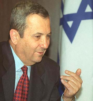 Καθυστερεί την απόφαση για την απομπομπή των έξι υπουργών ο Ε.Μπαράκ