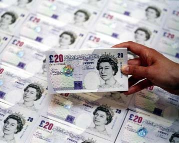 Επιτακτική η ανάγκη να αντιμετωπίσουν οι Βρετανοί το ζήτημα της ένταξης στην ευρωζώνη