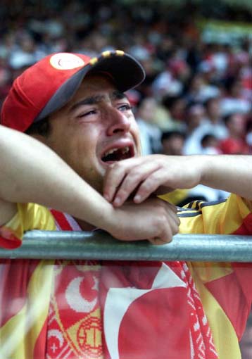 Ο τουρκικός Τύπος βάλλει κατά του διαιτητή Ντάλας, αλλά και του Ντενιζλί