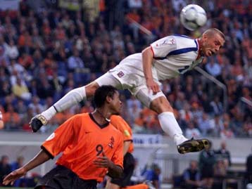 Η Ολλανδία 1-0 την Τσεχία με πέναλτι-φάντασμα στο 89