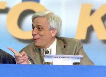 Επανίδρυση χρειάζονται οι εσωκομματικές σχέσεις