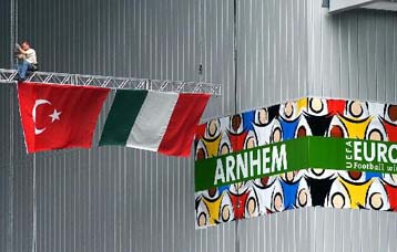 Πλούσιο θέαμα με τρεις αγώνες την Κυριακή