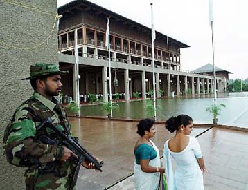 Σφοδρή επίθεση του στρατού της Σρι Λάνκα εναντίον των Ταμίλ