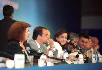 Κανείς δεν είναι υπεράνω της πολιτικής κριτικής