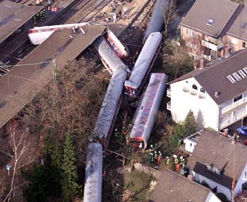 Πενήντα επτά τραυματίες σε σύγκρουση τρένων στη νότια Γερμανία