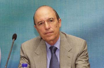 Συναντήσεις Σημίτη με Στεφανόπουλο και πολιτικούς αρχηγούς για την ΟΝΕ