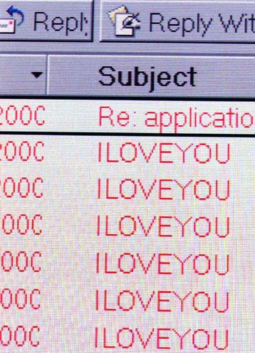 Νέος αόρατος ιός ξεσηκώνει το FBI