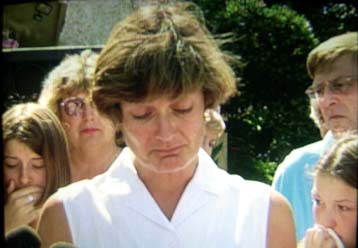 Δραματική έκκληση της χήρας του Σόντερς – Πέντε εκατ. δολάρια δίνουν οι ΗΠΑ για τη 17Ν