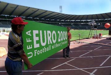 Ελεγχος ντόπινγκ σε τέσσερις παίκτες κάθε αγώνα του EURO 2000