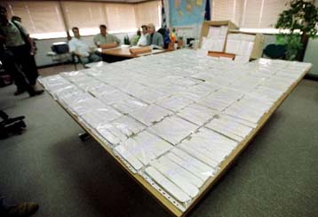 Τεράστια ποσότητα κοκαΐνης κατάσχεσαν στον Πειραιά άνδρες του ΣΔΟΕ