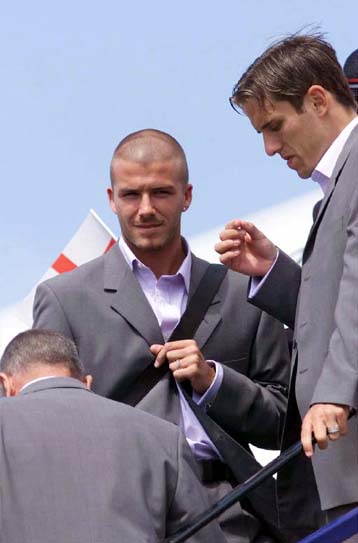 Ορίστηκαν οι διαιτητές των πρώτων αγώνων του ΕURΟ 2000