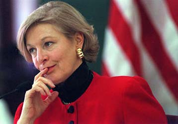 Απολίτιστος ο Κλίντον, υποστηρίζει η πρώην υπουργός Πολιτισμού των ΗΠΑ Τζέιν Αλεξάντερ