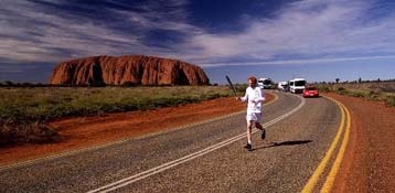 Η φλόγα στην Αυστραλία 100 ημέρες πριν από την τελετή έναρξης των Αγώνων
