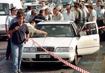 Ο πρώην αρχηγός της CIA υποστηρίζει ότι μέλη της κυβέρνησης γνωρίζουν τη 17Ν