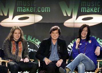 Οι δισκογραφικές εταιρείες τα βρίσκουν με την MP3.com