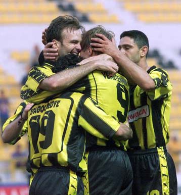 Παράταση αγωνίας για το Κύπελλο UEFA μετά το 3-2 του Αρη επί του Πανιωνίου