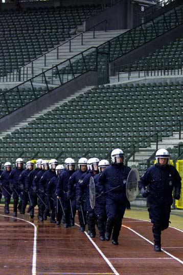 Το Βέλγιο αποφυλακίζει κρατουμένους για να κάνει χώρο στους χούλιγκαν που θα συλληφθούν