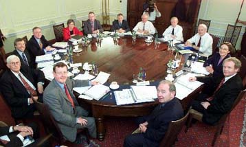 Ανάμειξη του IRA σε δολοφονία προκαλεί νέα κρίση στη Β.Ιρλανδία