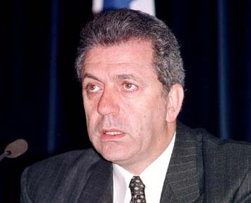 O λαός θα κρίνει πώς θα επιστρέψω στην κεντρική πολιτική σκηνή, λέει ο Δ.Αβραμόπουλος