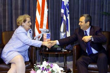 Πρόσω ολοταχώς για πρόωρες εκλογές στο Ισραήλ καθώς στο Κάιρο κρίνεται η πορεία της ειρήνης