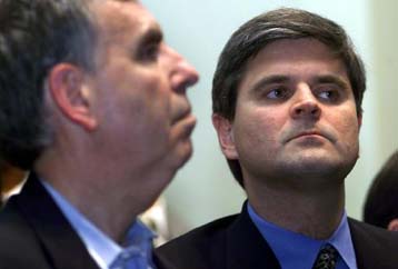 Η Κομισιόν ερευνά τις συμφωνίες της Time Warner με την ΕΜΙ και την AOL