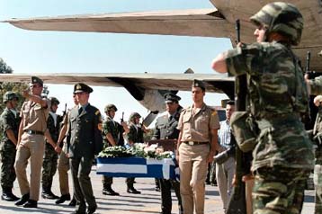 Εφτασαν στην Ελλάδα τα λείψανα του αγνοούμενου λοχία από την εισβολή στην Κύπρο