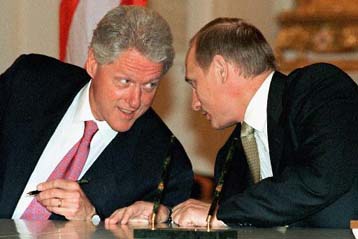 Μία κούκλα απειλεί το Κρεμλίνο