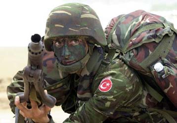 Αφήνουν τα όπλα και παίζουν ποδόσφαιρο ο στρατός της Τουρκίας και της Συρίας