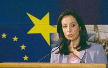 Αυστηρή τροπολογία για τη σεξουαλική παρενόχληση προτείνει στην ΕΕ η Α.Διαμαντοπούλου