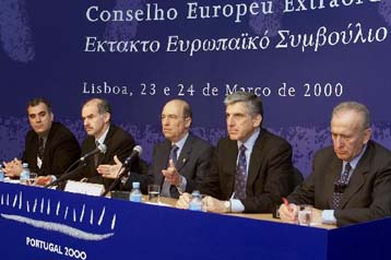 Η ελληνική οικονομία στο μικροσκόπιο του Economist Intelligence Unit