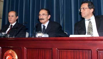 Τρίζουν τα θεμέλια του κυβερνητικού συνασπισμού στην Τουρκία