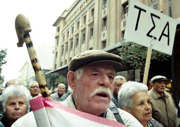 Στο κατώτατο όριο διαβίωσης οι περισσότεροι συνταξιούχοι