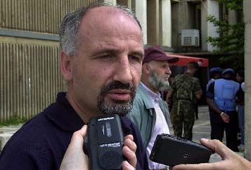 Ο Κουσνέρ έκλεισε αλβανική εφημερίδα στο Κοσσυφοπέδιο