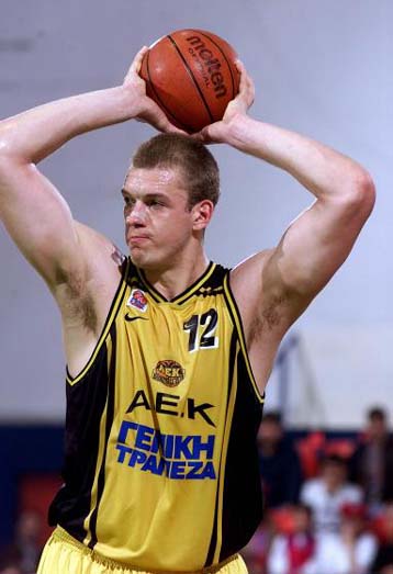 Αυξάνεται το ενδιαφέρον των Γκρίζλις για τον Τσακαλίδη που πληροί… όλες τις προϋποθέσεις