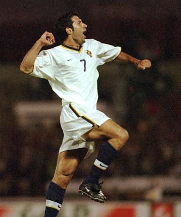 Απαγορευτικό ποσό ζητεί η Μπαρτσελόνα για τον Φίγκο