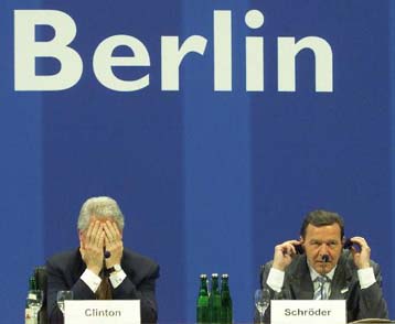 H αντιπυραυλική άμυνα πρώτη στην ατζέντα του Κλίντον στη Μόσχα