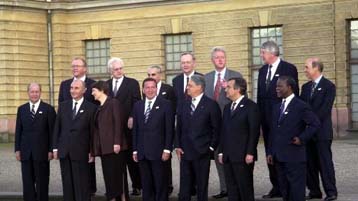 Παγκοσμιοποίηση με κοινωνικό πρόσωπο επιδιώκουν οι ηγέτες της κεντροαριστεράς στο Βερολίνο